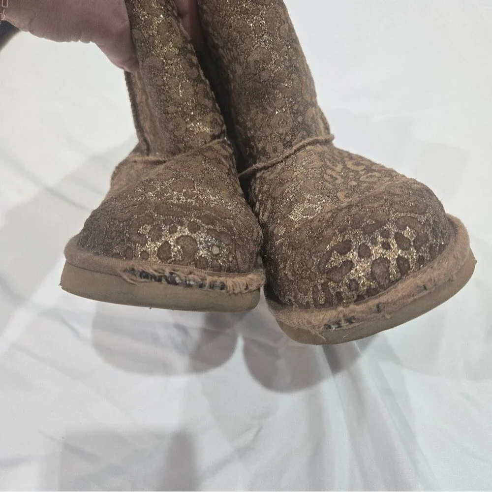 Ugg Classic II Glitter Leopard Boots Size 4